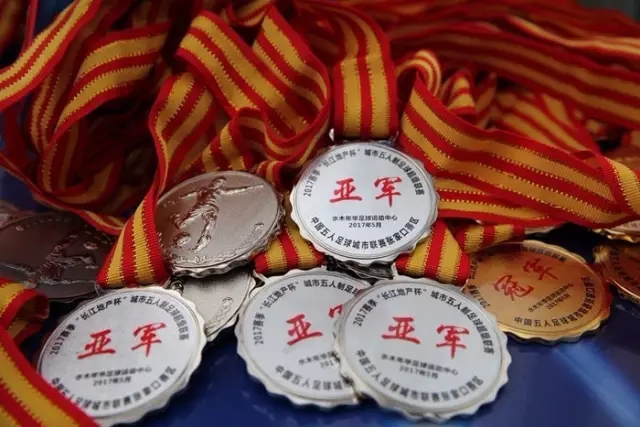 湖人幸免于难！库明加首战表现惨淡引发质疑